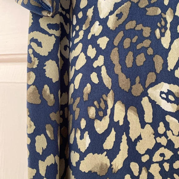 Chico’s Size 2 Green Blue Leopard Print Animal Print Tie Blouse Chicos Large - Picture 4 of 12